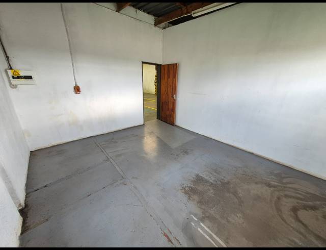 512M² FACTORY TO LET IN APEX